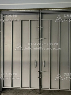 Гаражные ворота легкие распашные из металла для частного гаража