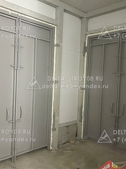 Гаражные ворота легкие распашные из металла для частного гаража