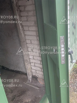 Гаражные ворота крепкие металлические с замком антивандальным ГВМ-02