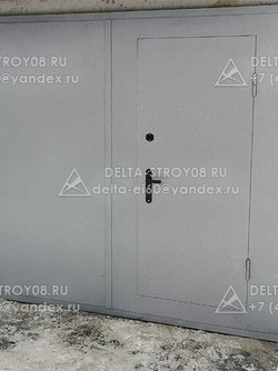 Гаражные ворота серые для коттеджей с ребрами жесткости и калиткой Дп