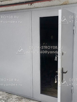 Гаражные ворота серые для коттеджей с ребрами жесткости и калиткой Дп