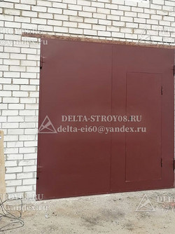 П2лс Гаражные ворота с калиткой и доводчиком из холоднокатаной стали