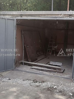 ВМГ Гаражные ворота с калиткой распашные с упорами для створок Прг