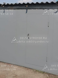 ВГ Распашные гаражные ворота с калиткой серые с усиленной рамой легкие