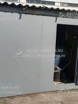 ВГ Распашные гаражные ворота с калиткой серые с усиленной рамой легкие