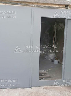 ВГ Распашные гаражные ворота с калиткой серые с усиленной рамой легкие