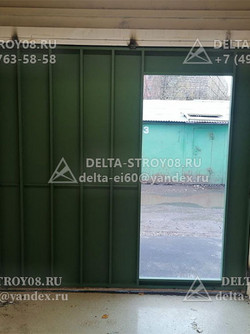 ВГМ Распашные гаражные ворота с калиткой 02 без порога для узкого проема