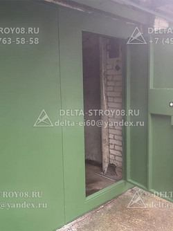 ВМГ Распашные гаражные ворота Пкомб с калиткой и наличником из металла К