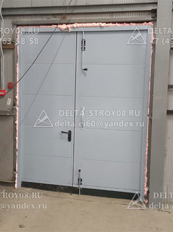 Утепленные распашные ворота гаражные Дп для теплого бокса двустворка