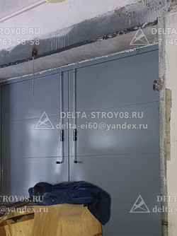 Утепленные распашные ворота гаражные ВГРС с влагостойкой фурнитурой