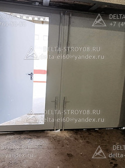 Промышленные ворота с калиткой на объекты индустриальные Пкомб