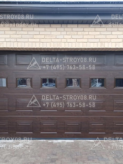 Гаражные секционные ворота с механизмом Н вертикальные с окнами