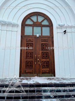 ДМХ Дверь в Храм с надежным замком и отделкой из лиственницы